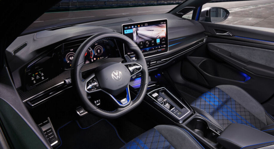 VW Golf R 2024 Cockpit